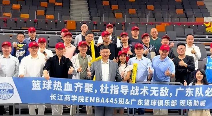 国手的特别互动和徐杰的聪明球技！OG真人平台赛后人物志：海哥、三(图4)