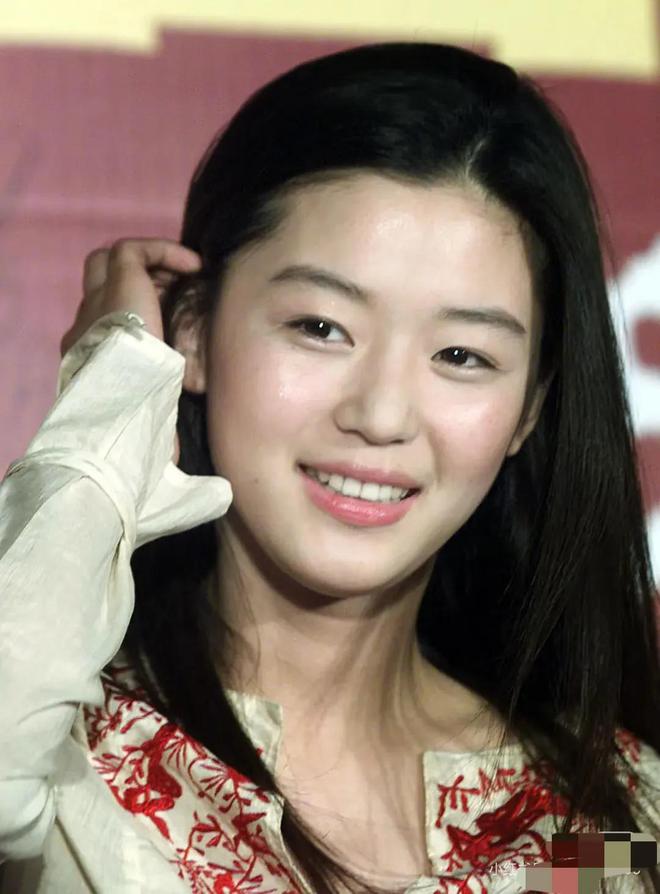 皱纹明显有下垂有发腮女神有年龄感了OG真人偶遇44岁全智贤真实容颜(图3)