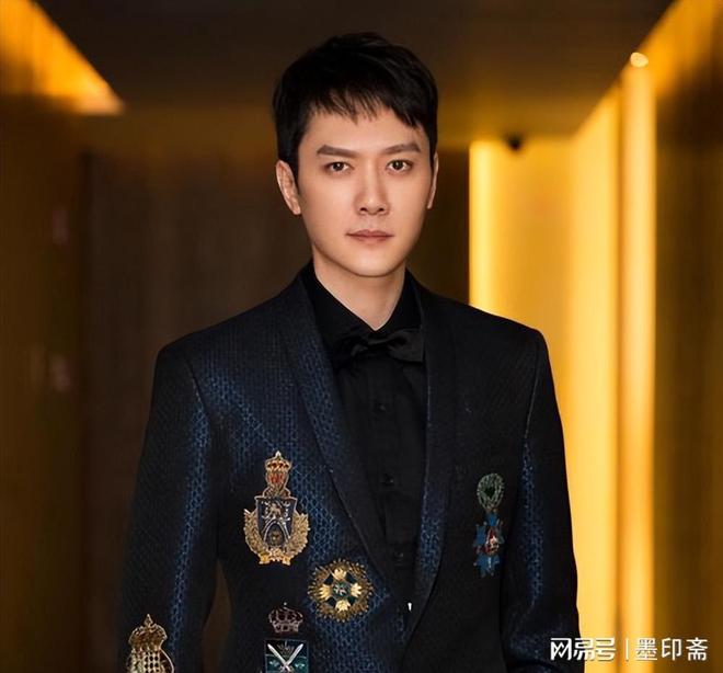 湾导演两人出席活动曾有亲密举动！OG真人赵丽颖被爆新恋情男方是台(图4)